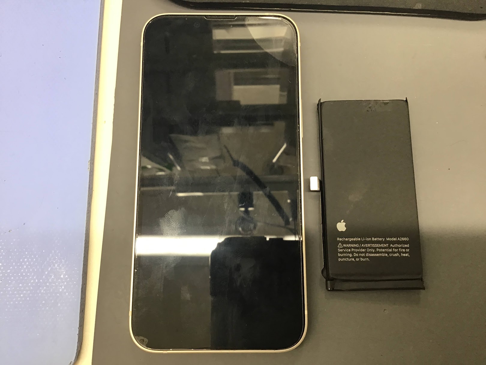 iPhone13miniならデータそのまま修理可能なスマホ修理工房橋本店へ！